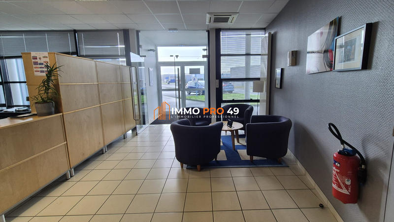 Local d'activités - 1 046 m²