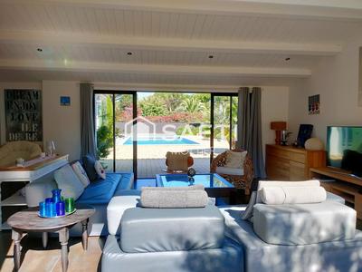 Villa - 206 m² - 8 pièces