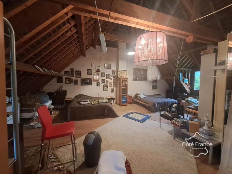 Maison - 250 m² - 7 pièces