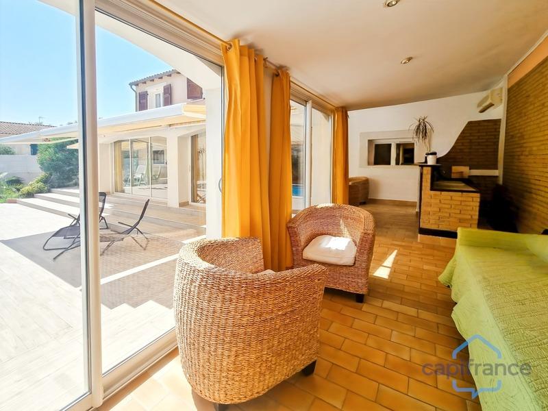 Maison - 222 m² - 8 pièces