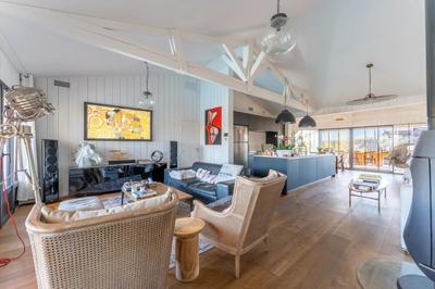 Maison - 233 m² - 9 pièces