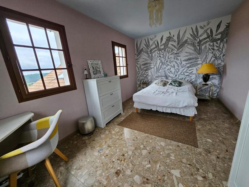 Maison - 250 m² - 10 pièces