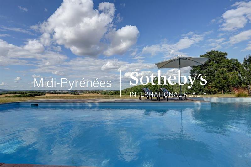 Maison - 288 m² - 12 pièces