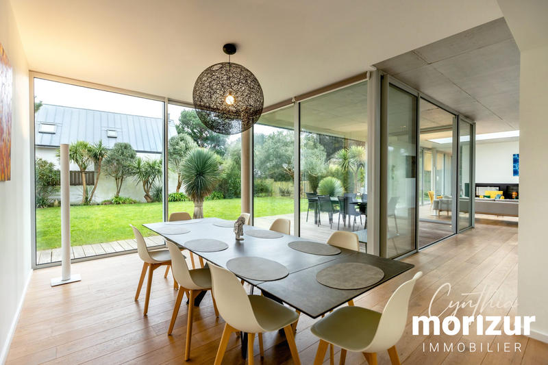 Maison - 282 m² - 9 pièces