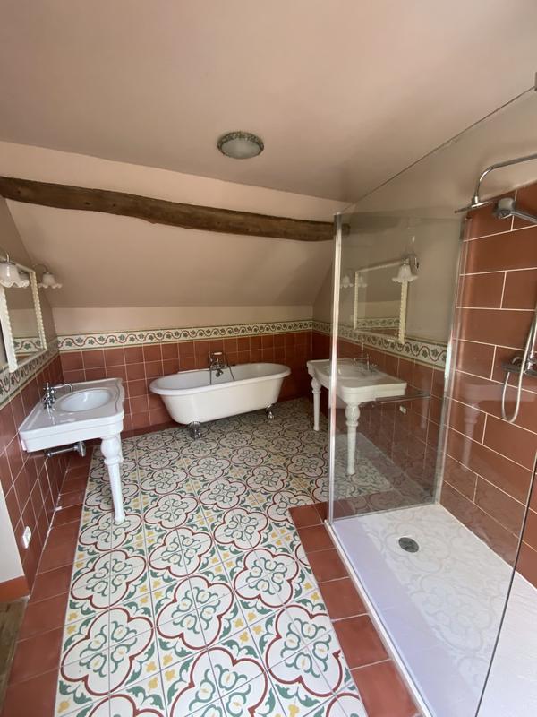 Maison - 247 m² - 9 pièces