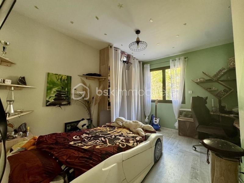 Maison - 212 m² - 7 pièces