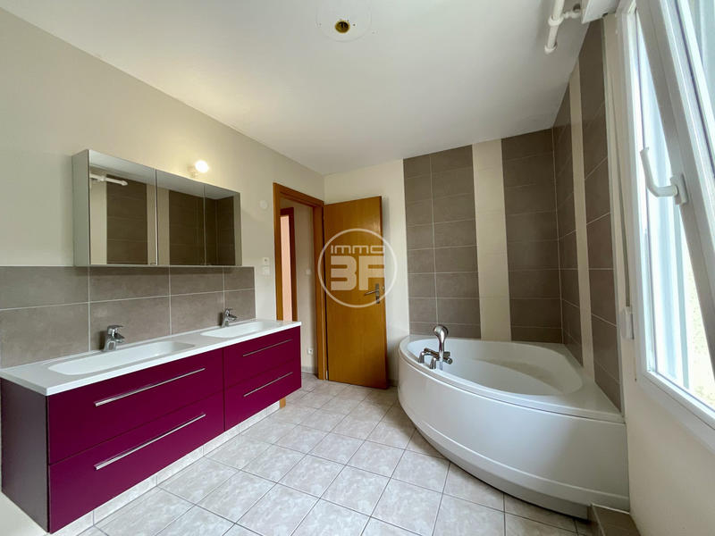 Maison - 111 m² - 5 pièces