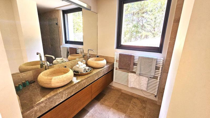 Demeure - 608 m² - 8 pièces