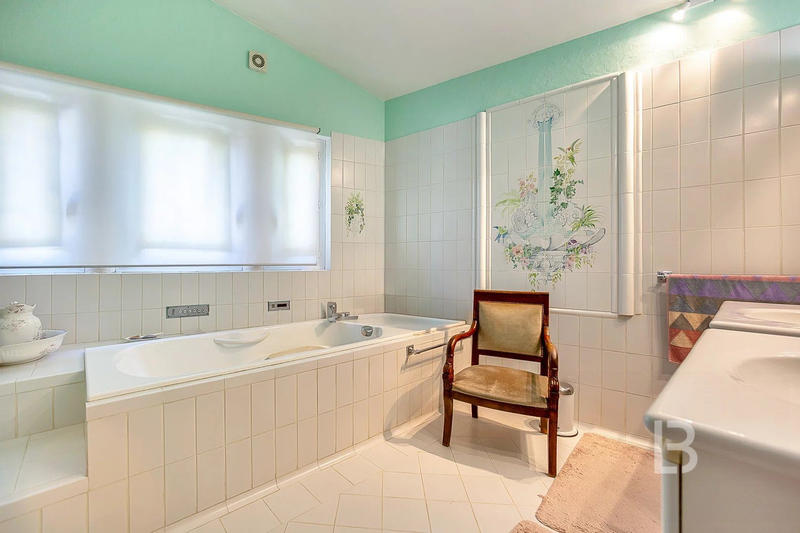 Maison - 283 m² - 6 pièces