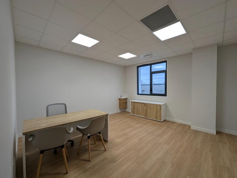 Bureau - 200 m² - 10 pièces