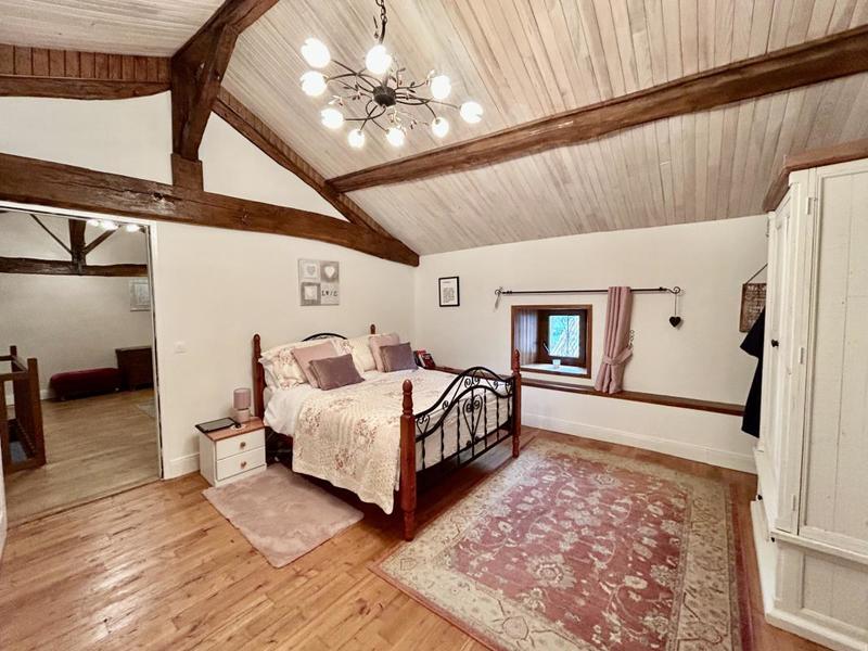 Demeure - 140 m² - 5 pièces