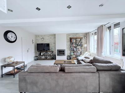 Maison - 210 m² - 6 pièces