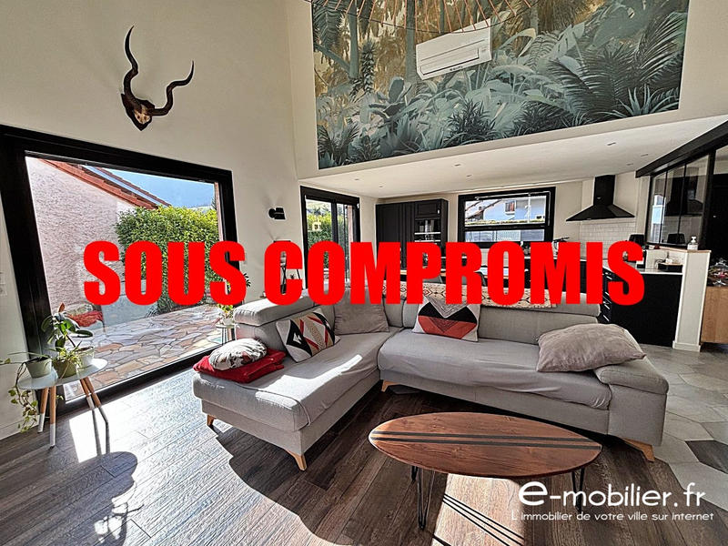 Maison - 237 m² - 7 pièces