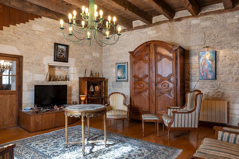 Maison - 317 m² - 12 pièces