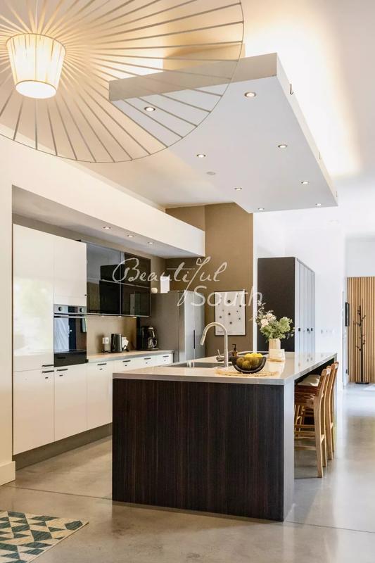 Mas - 403 m² - 8 pièces