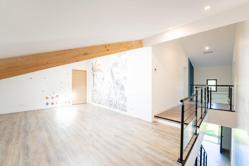 Maison - 276 m² - 8 pièces
