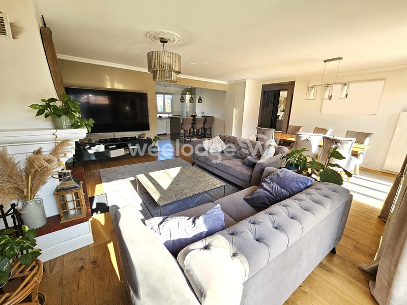 Maison - 220 m² - 9 pièces