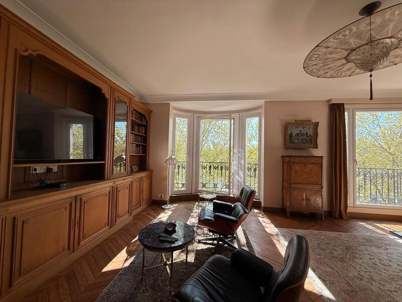 Appartement - 205 m² - 6 pièces