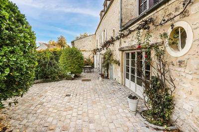 Maison - 220 m² - 7 pièces