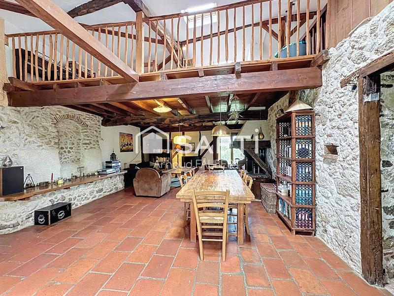 Maison - 210 m² - 6 pièces