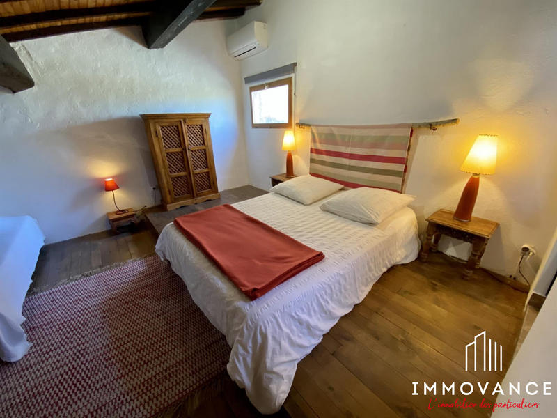 Maison - 747 m² - 23 pièces