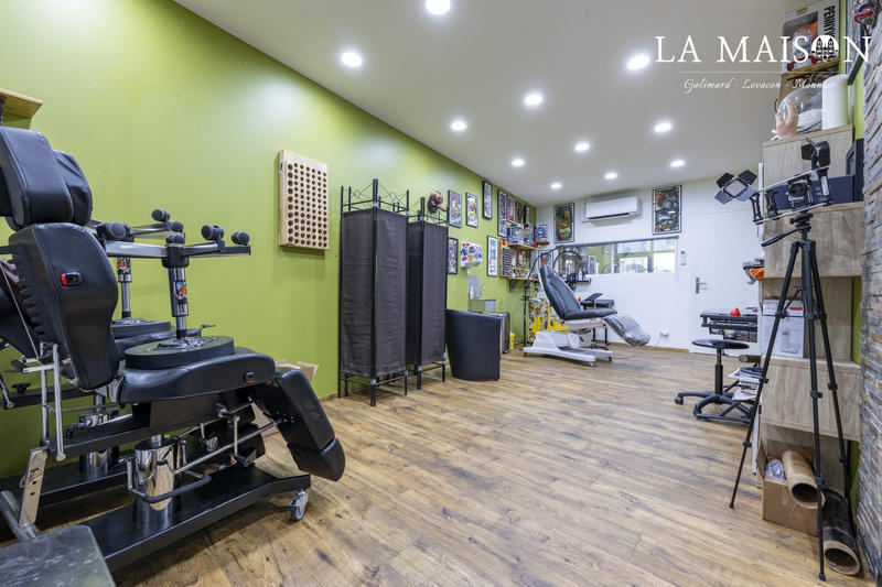 Local commercial - 75 m² - 4 pièces