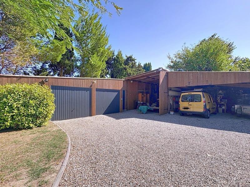 Maison - 650 m² - 15 pièces