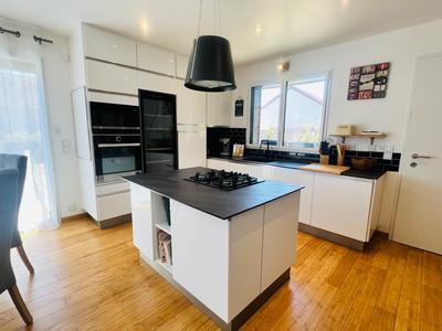 Maison - 99 m² - 4 pièces