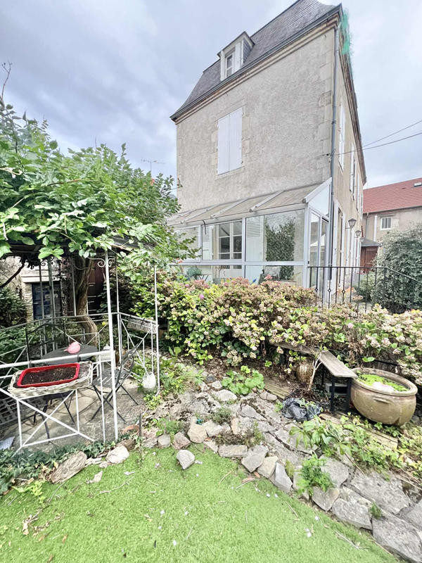 Maison - 198 m² - 8 pièces