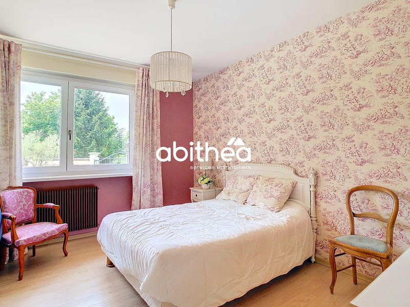 Maison - 252 m² - 10 pièces