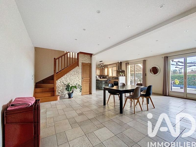 Maison - 218 m² - 8 pièces