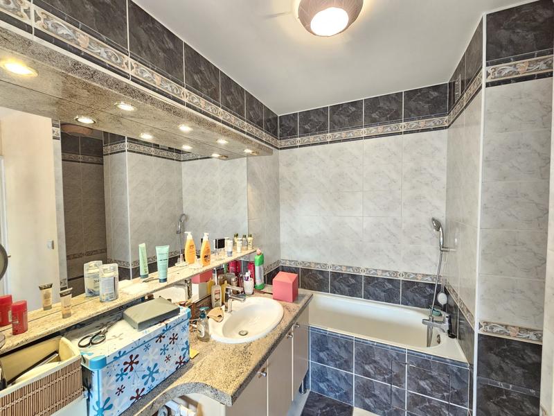 Appartement - 121 m² - 5 pièces