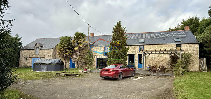 Maison - 204 m² - 7 pièces