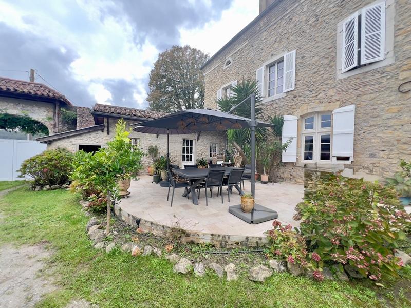 Maison de maîtres - 370 m² - 8 pièces