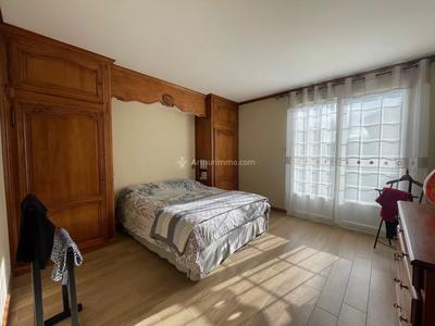 Maison - 268 m² - 9 pièces
