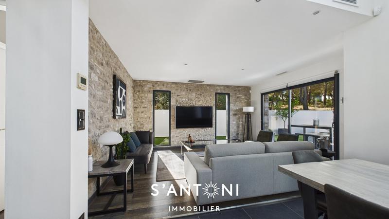 Maison - 200 m² - 9 pièces