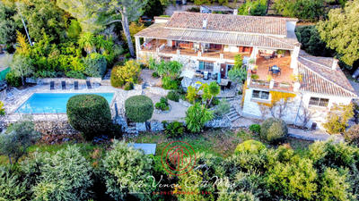 Maison - 272 m² - 9 pièces