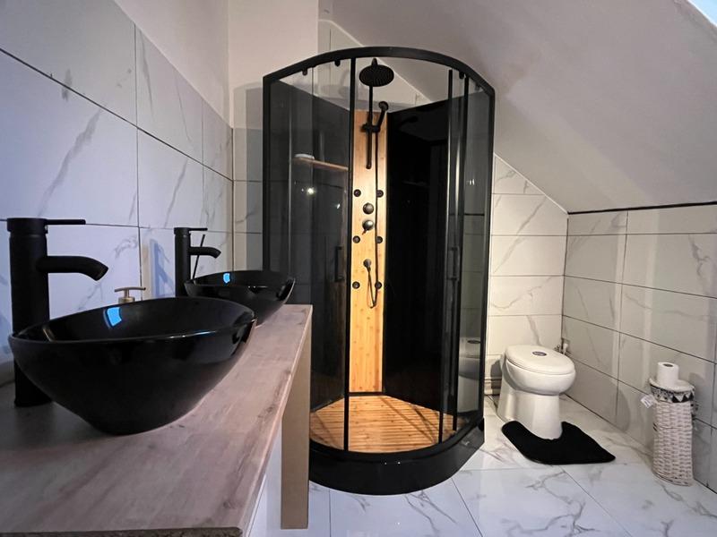 Maison - 252 m² - 13 pièces