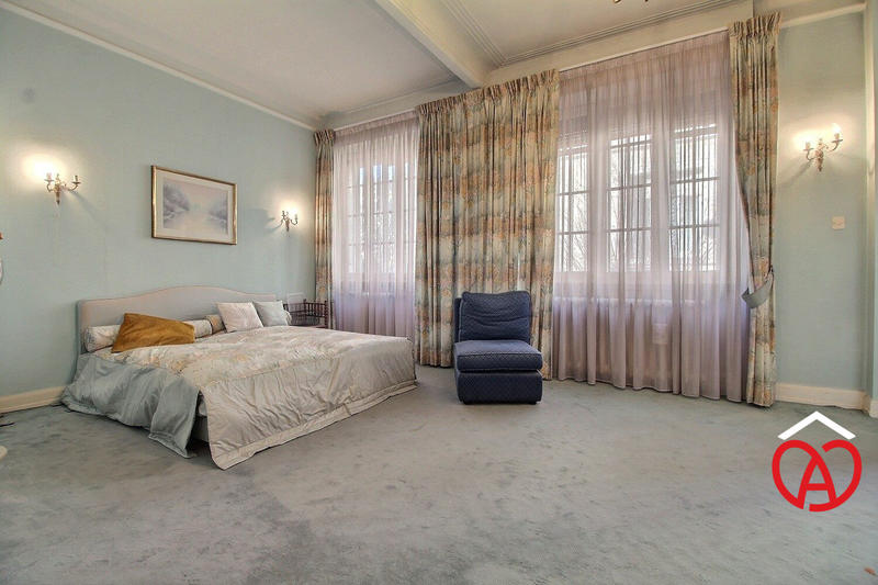 Maison - 408 m² - 17 pièces