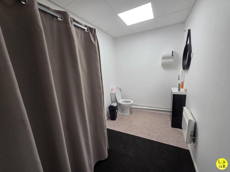 Local d'activités - 90 m² - 3 pièces