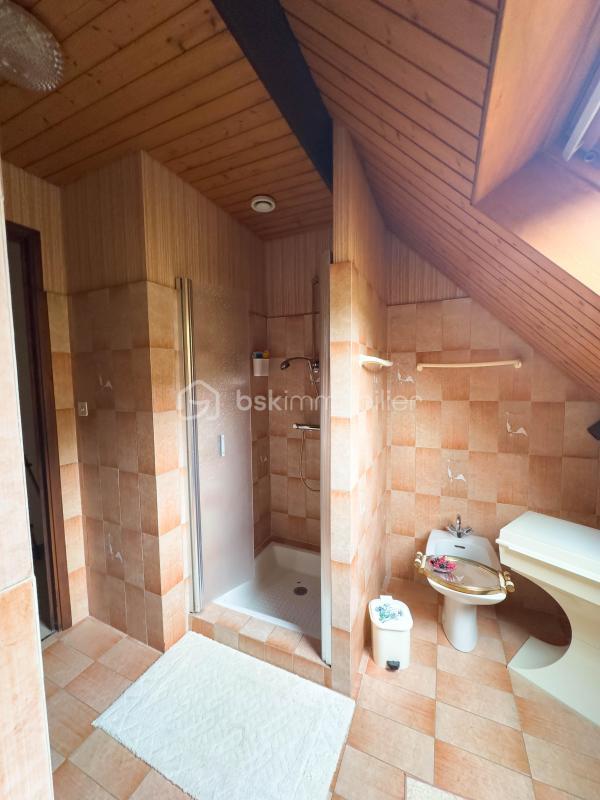 Maison traditionnelle - 210 m² - 6 pièces