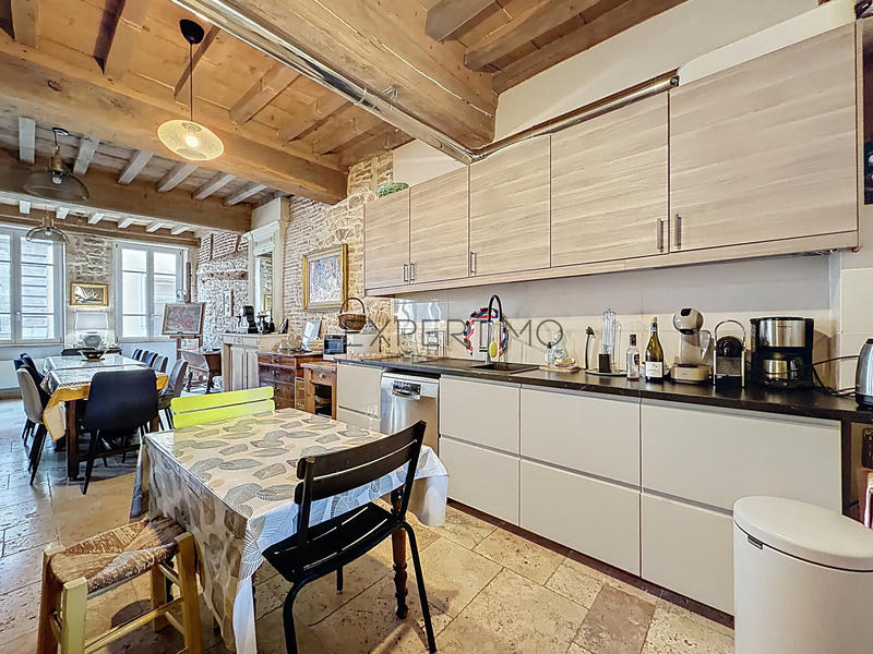 Maison - 249 m² - 7 pièces