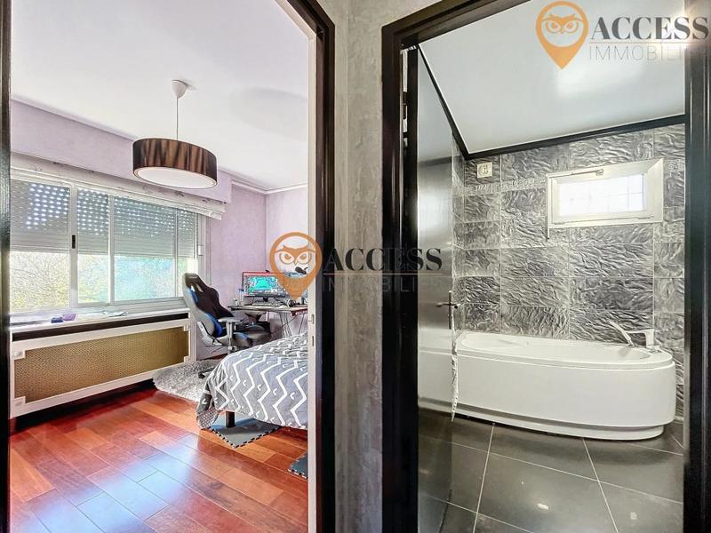 Maison - 218 m² - 8 pièces