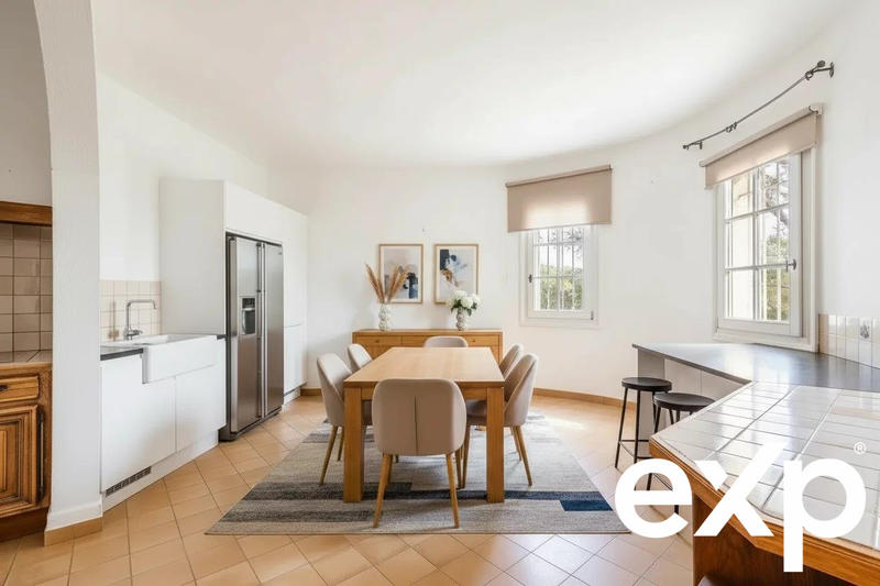 Maison - 195 m² - 8 pièces