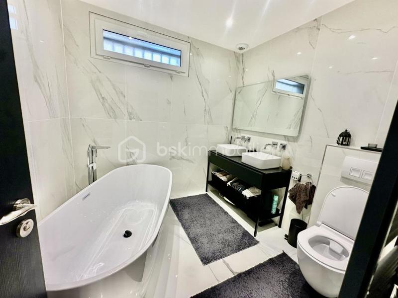 Maison - 140 m² - 8 pièces