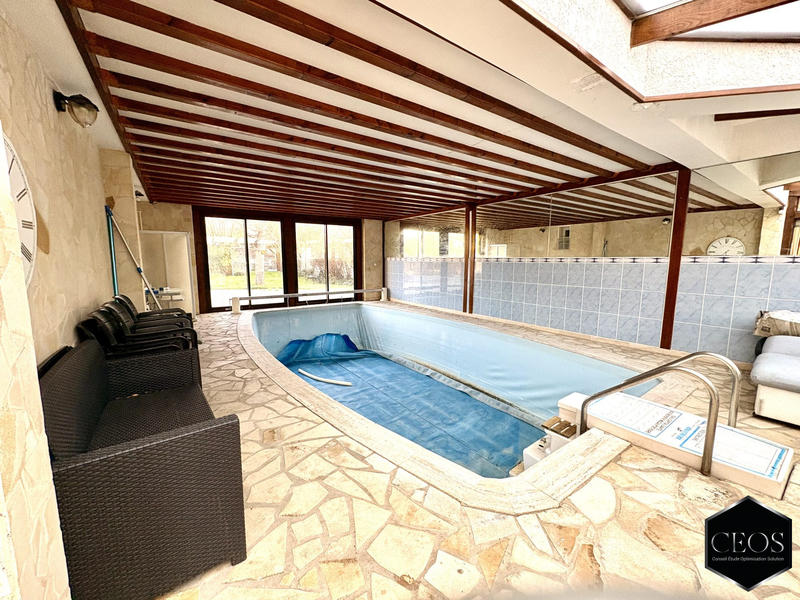 Maison - 210 m² - 8 pièces