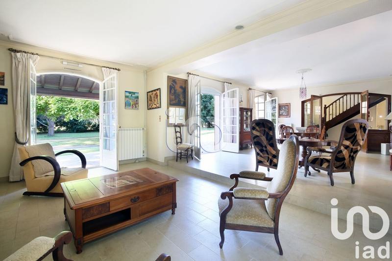 Maison - 220 m² - 7 pièces