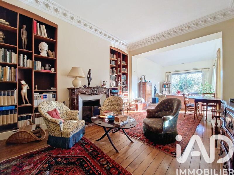 Maison de ville - 260 m² - 9 pièces