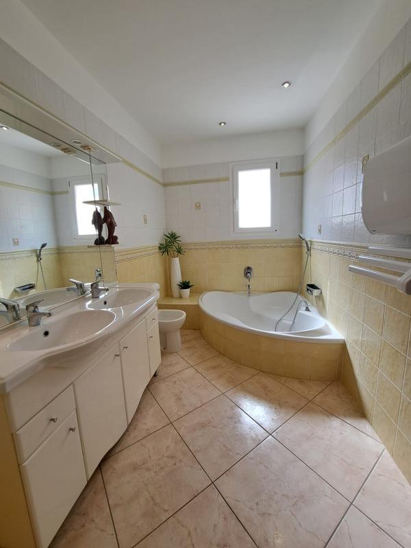 Maison - 170 m² - 7 pièces