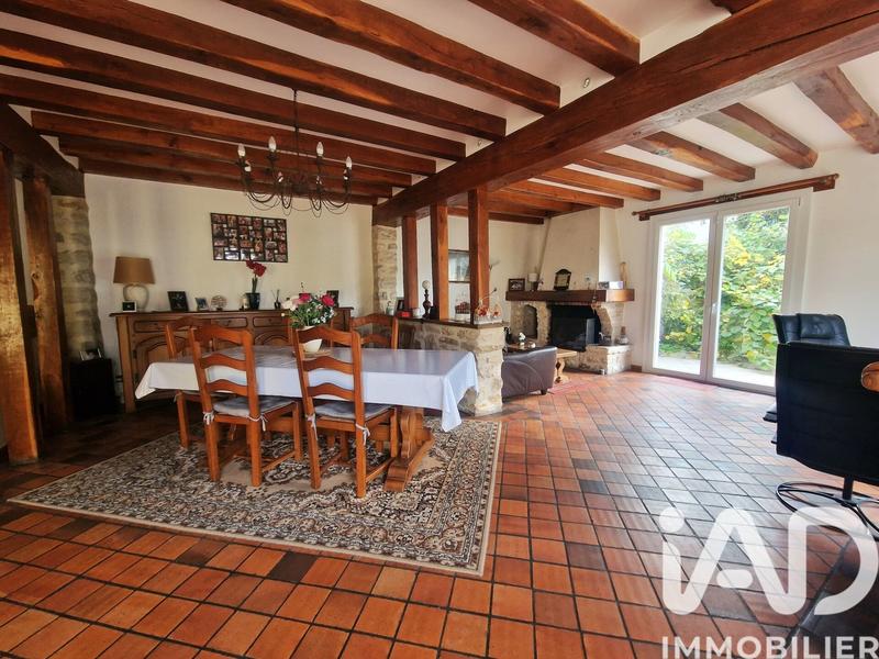 Maison - 234 m² - 8 pièces